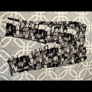 Nike capris large NWOT women’s black grey